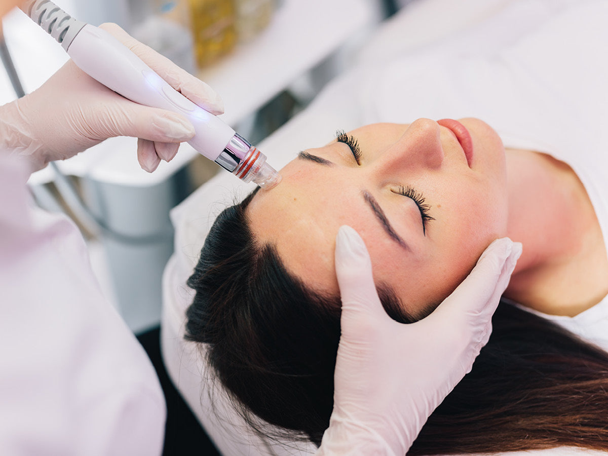 Image of Hydrafacial Tiefenreinigung und Anti-Aging an sie angepasst